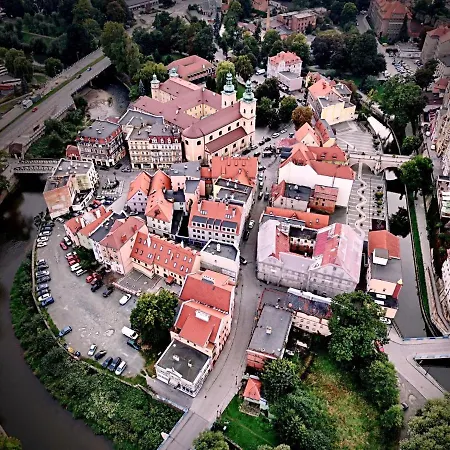 W Centrum Miasta Z Darmowym Parkingiem Dla Dwojga -apartamenty Pod Zlotym Lwem * Klodzko